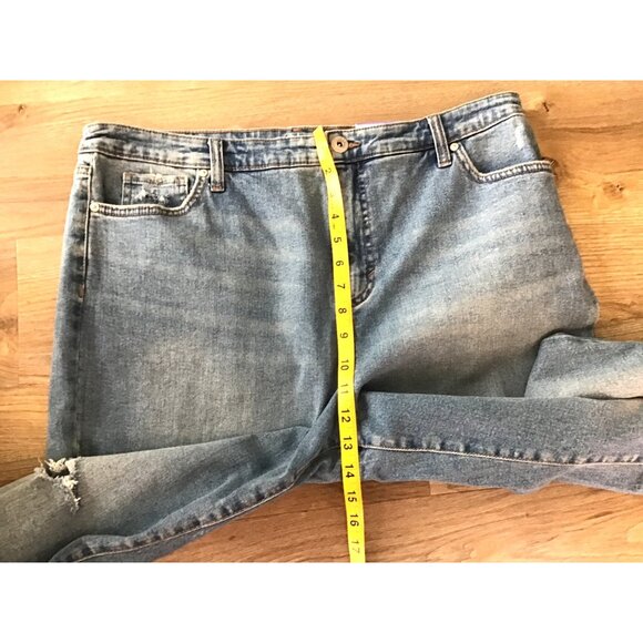STYLE & CO -DISTRESS STRAIGHT LEG HIGH RISE SHARK BITE HEM JEANS SIZE 18-NWT - Picture 5 of 7